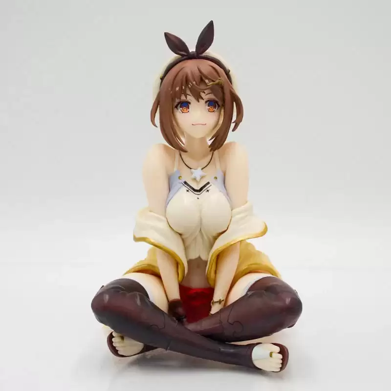 ����� ������� Atelier Ryza Reisalin Stout sitting