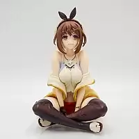   Atelier Ryza Reisalin Stout sitting