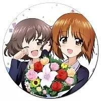 ������ ��������� ������� Girls und Panzer - Yukari Akiyama and Miho Nishizumi