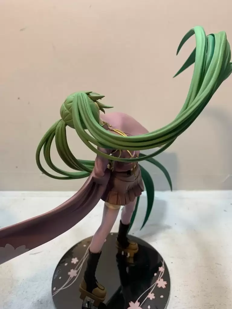 Фигурка FREEing Vocaloid 1/8 Hatsune Miku Senbonzakura Feat - купить  недорого